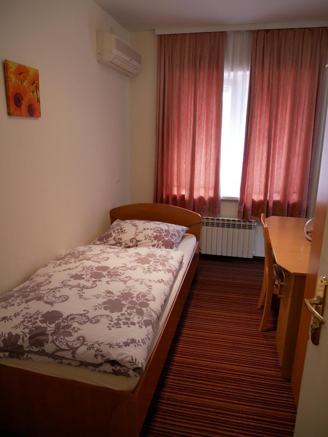 Guest House Grgin Dol Пожега Екстериор снимка