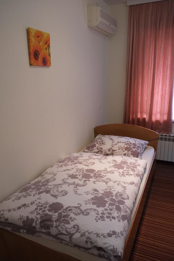 Guest House Grgin Dol Пожега Екстериор снимка